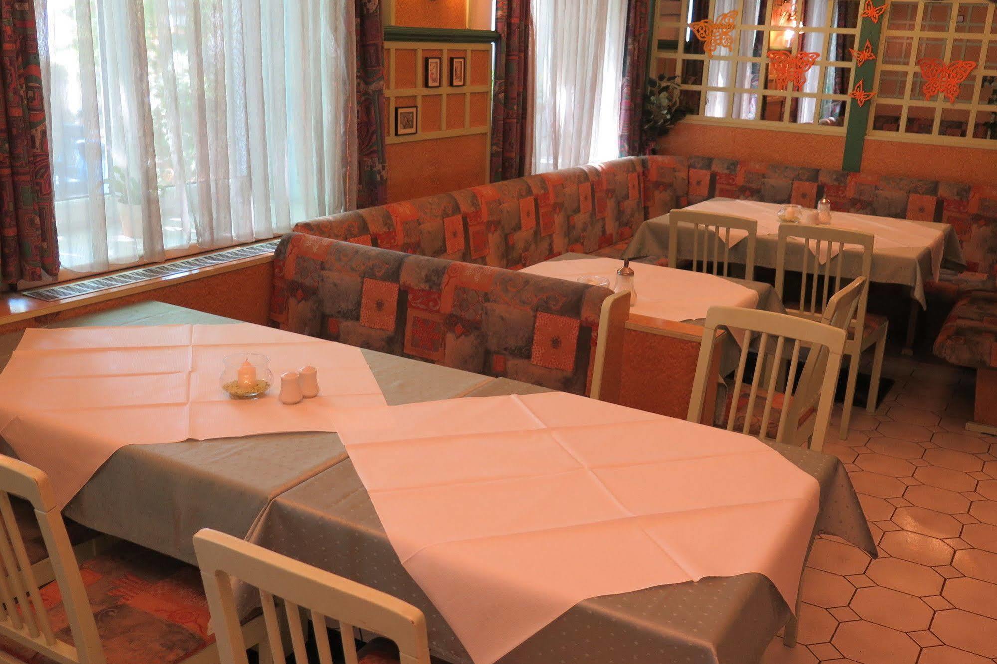 Pension Casa Topolino ウィーナー・ノイシュタット エクステリア 写真